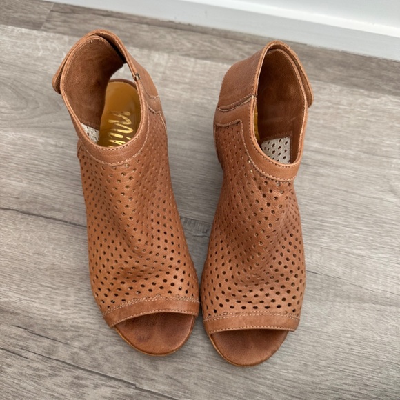 Brown sandals - Picture 2 of 2